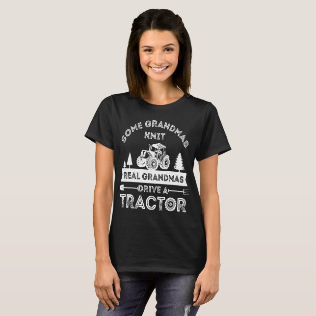 Camiseta algunos nietos apostillan el tractor de la abuela  (Anverso completo)