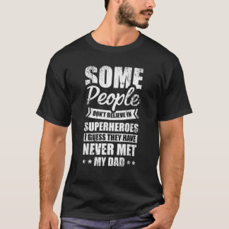 Camiseta Algunos no creen en los superhéroes papá padre