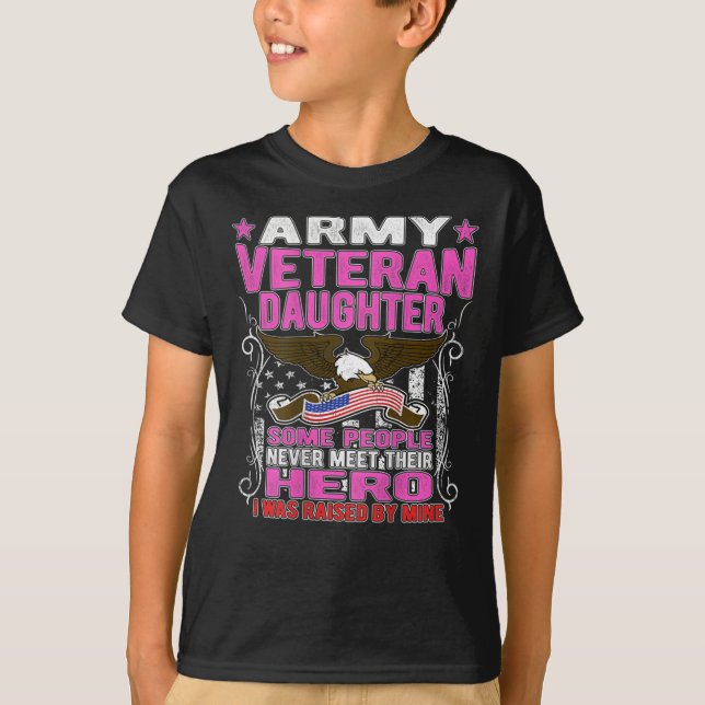 Camiseta  Algunos Nunca Se Encuentran Con Su Hija Veterana  (Anverso)