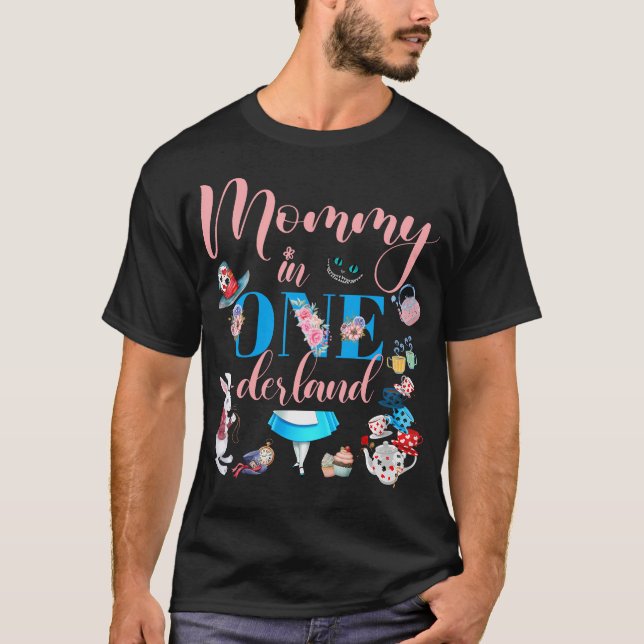 Camiseta Alicia En La Familia De La Tierra Del Oeste Mami D (Anverso)