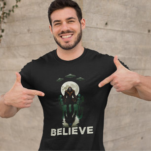 Camiseta Alien And Bigfoot Moon 
