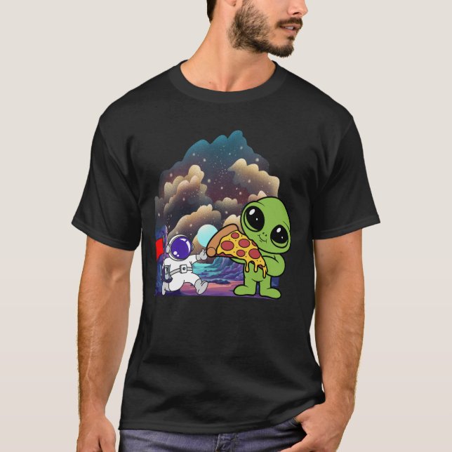 Camiseta Alien con pizza en paisajes cósmicos (Anverso)