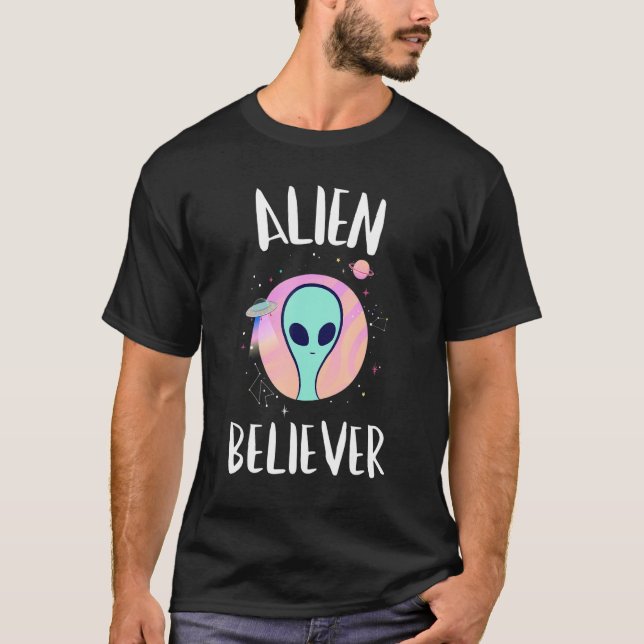 Camiseta Alien cree que el Rótulo es un extraño ovni para c (Anverso)