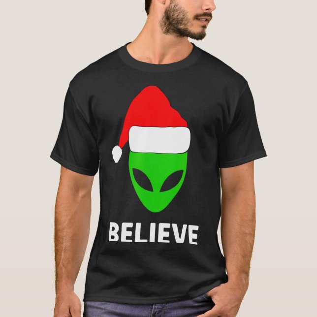 Camiseta Alien Green Face Christmas Santa Hat Believe  (Anverso)
