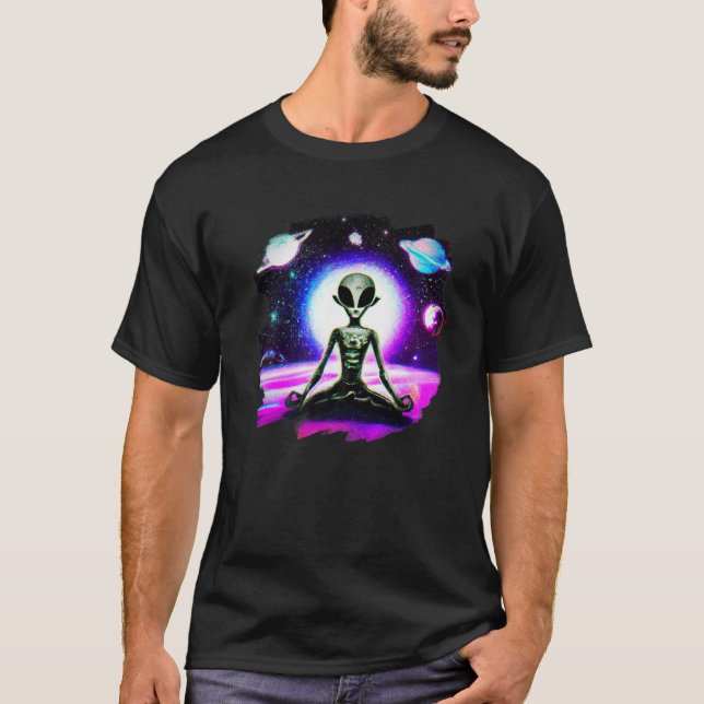 Camiseta Alien Meditando En El Espacio Zen Artístico De Gua (Anverso)