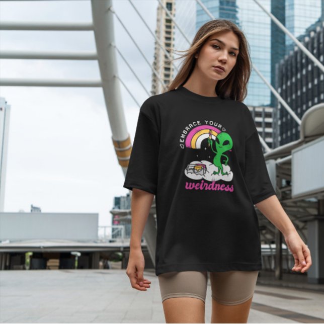 Camiseta Alien pintando arcoiris (Subido por el creador)