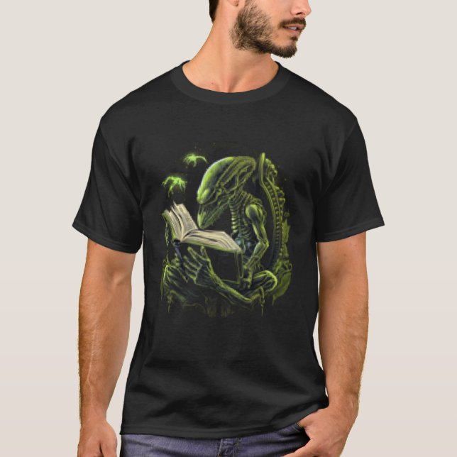 Camiseta Alien Reading Book UFO Extraterrestrial Reader Boo (Anverso)