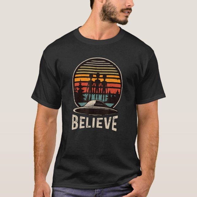 Camiseta Alien Ufo cree gráfico estilo retro de los años 70 (Anverso)