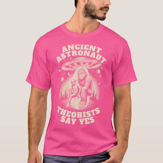 Camiseta Alien Ufo Y Bigfoot Ancianos Teóricos Astronautas (Anverso)