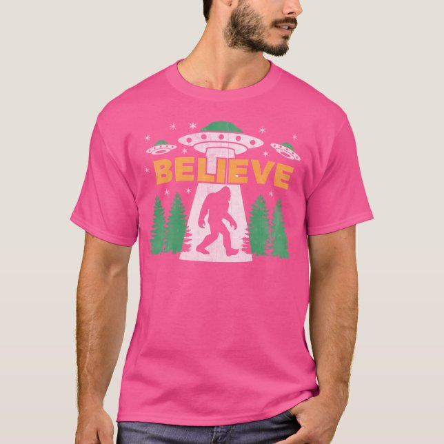 Camiseta Alienígenas de Bigfoot Ufo creen que Sasquatch Yet (Anverso)