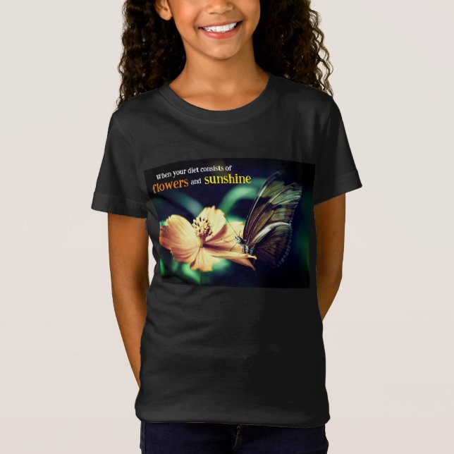Camiseta Alimentación de mariposa en la flor (Anverso)