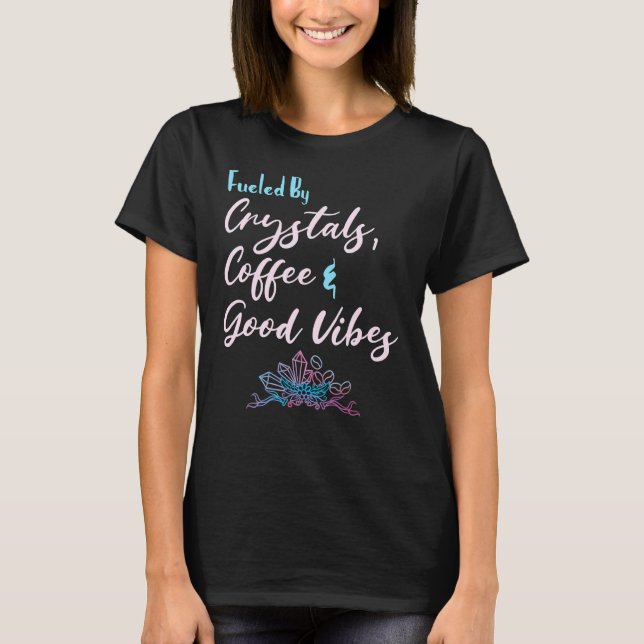 Camiseta Alimentado Por El Café Cristal Wiccan Witchy Sayin (Anverso)