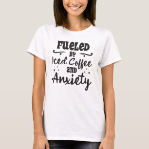Camiseta Alimentado por el café helado y el café gracioso d