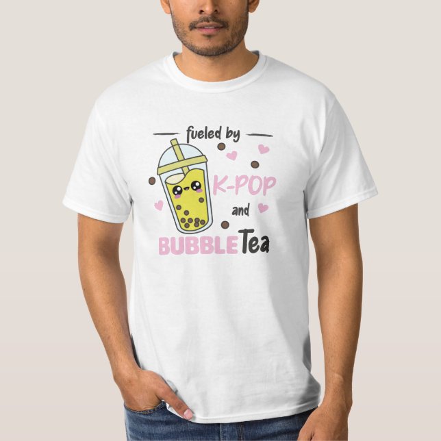 Camiseta Alimentado Por El K-Pop Y El Té De Burbuja Kawaii  (Anverso)
