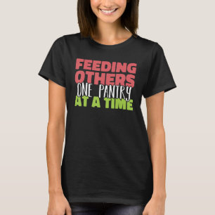 Camiseta Alimentar a otros a una despensa en el Time Food B