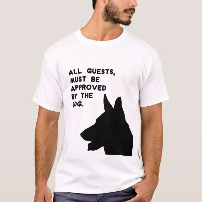 Camiseta All Guests Must Be Approved by the Dog (Anverso)