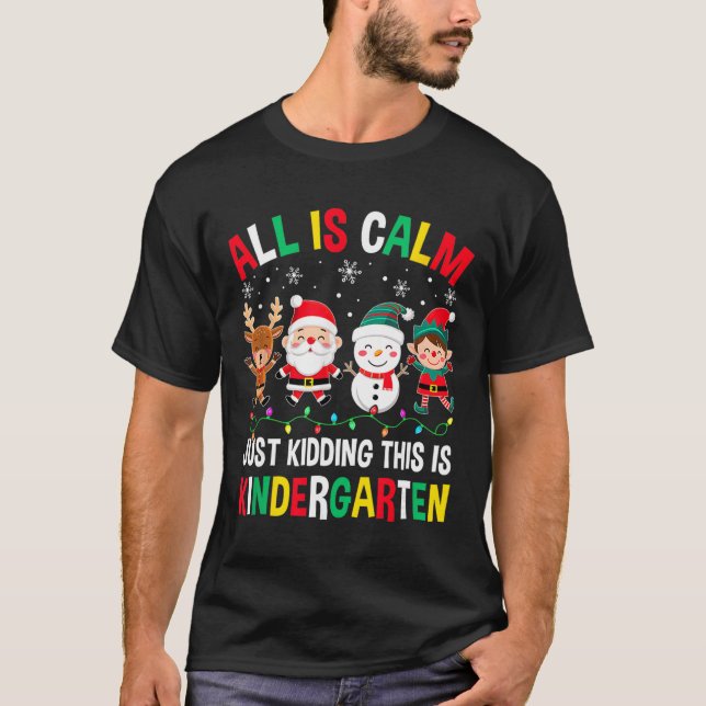 Camiseta All Is Calm Just Kidding This Is Kindergarten Chri (Anverso)