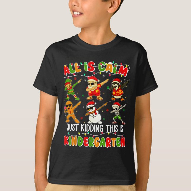 Camiseta All Is Calm Just Kidding This Is Kindergarten Chri (Anverso)