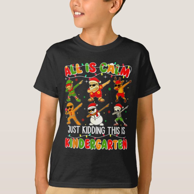 Camiseta All Is Calm Just Kidding This Is Kindergarten Chri (Anverso)