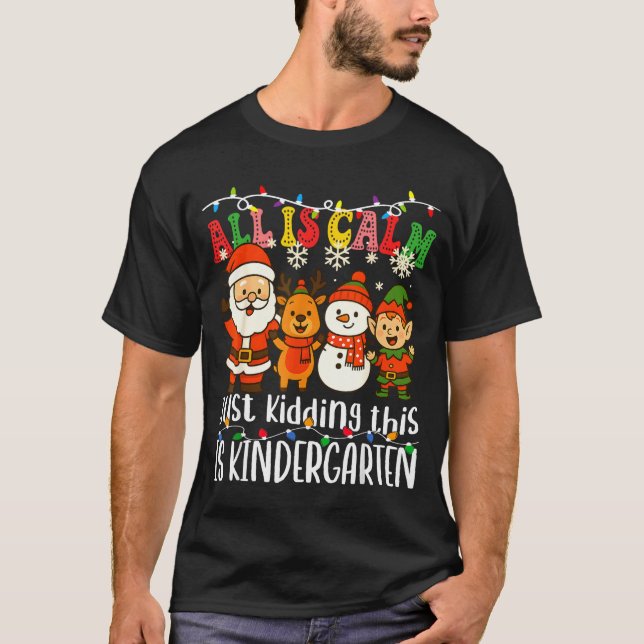 Camiseta All Is Calm Just Kidding This Is Kindergarten Xmas (Anverso)