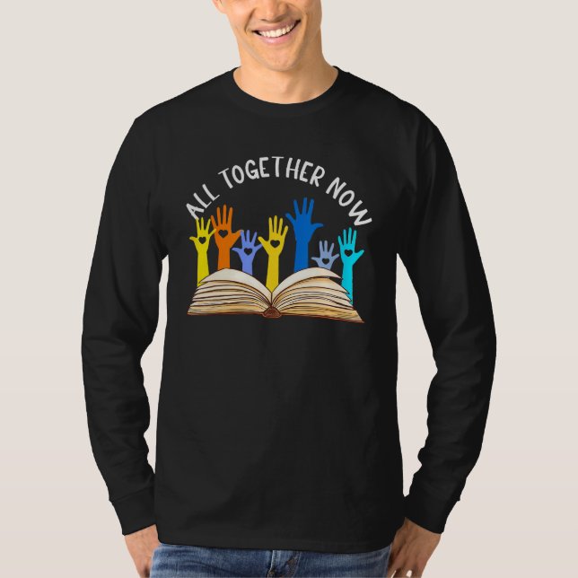 Camiseta All Together Now Summer Reading 2023 Hand Up Book  (Anverso)