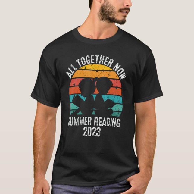 Camiseta All Together Now Summer Reading 2023 Rainbow Hand  (Anverso)