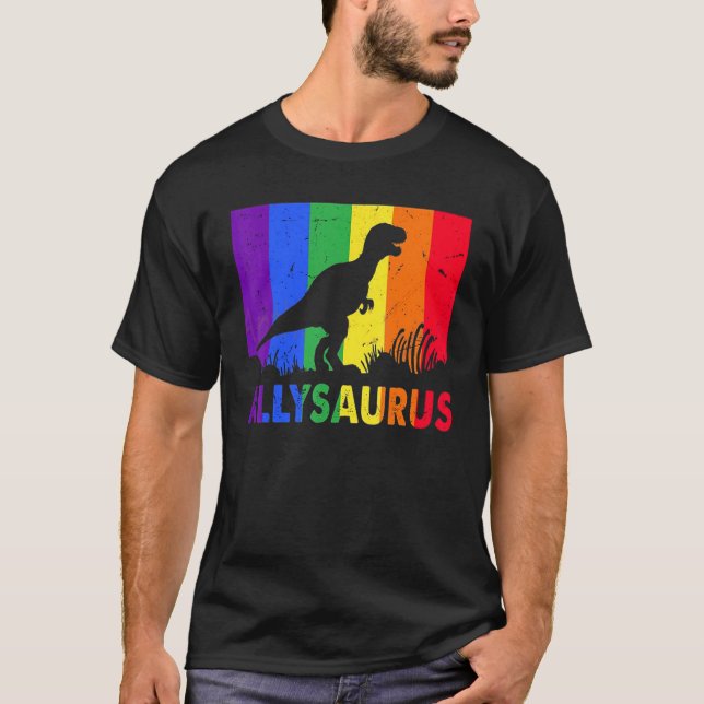Camiseta Allysaurus Dinosaurio Lgbt En Bandera Arcoiris Par (Anverso)