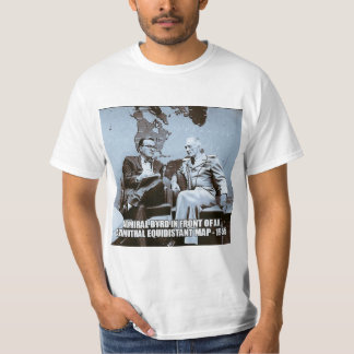 Camiseta Almirante Byrd delante del mapa plano de la tierra