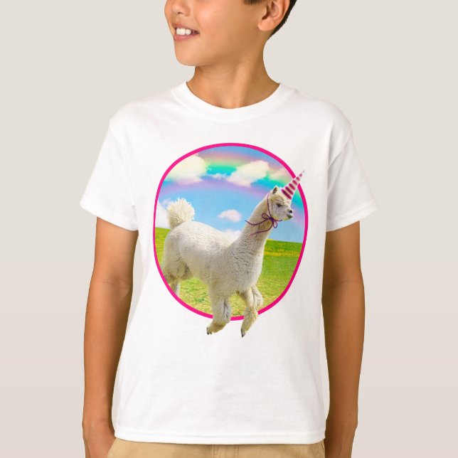 Camiseta Alpaca Unicornio bajo el cielo arcoiris (Anverso)