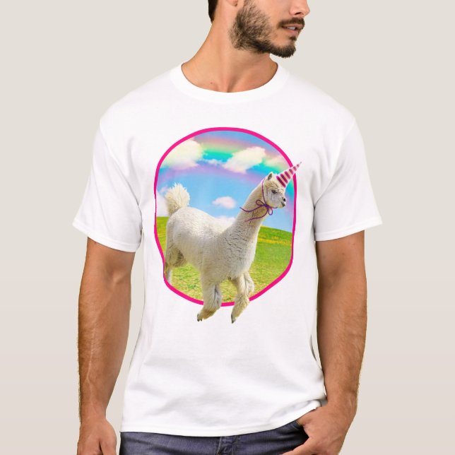 Camiseta Alpaca Unicornio bajo el cielo arcoiris (Anverso)