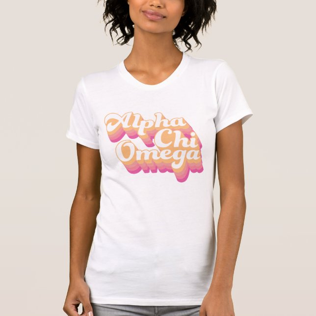 Camiseta Alpha Chi Omega | Escritura Groovy (Anverso)