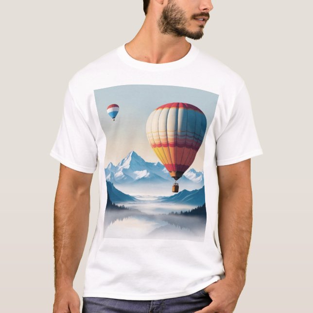 Camiseta Alturas Soñosas: Globo de aire caliente sobre mont (Anverso)