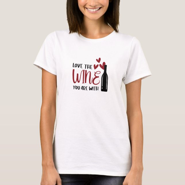 Camiseta Ama el vino con el que estás divertido (Anverso)