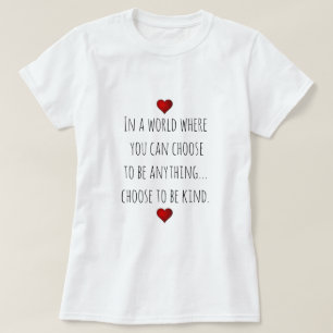 Camiseta Amabilidad Inspiradora al decir con corazones rojo