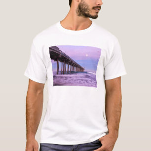 Camiseta Amanecer púrpura sobre el muelle, California