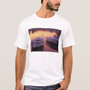 Camiseta Amanecer sobre el puerto de Stari Grad con pesca