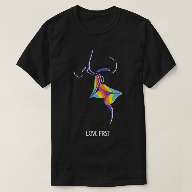 Camiseta Amar primero los labios de besos de arco iris (Diseño del anverso)