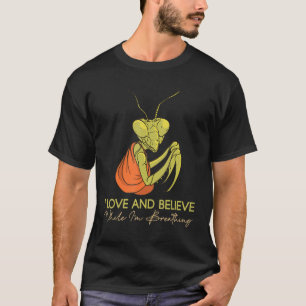 Camiseta Amar y creer mientras respiro mantis animal