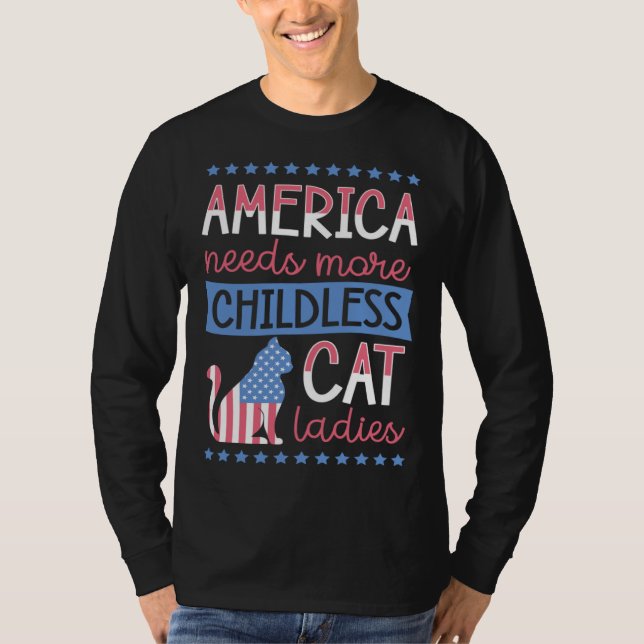 Camiseta America Needs More Childless Cat Ladies Childless (Anverso)