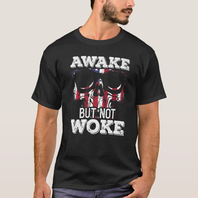 Camiseta American Flag Political Awake But Not Woke   (Anverso)
