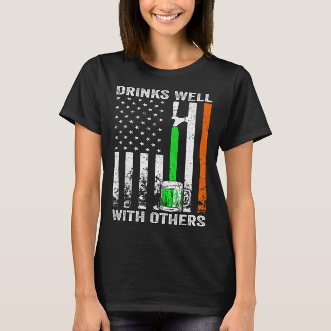 Camiseta American Flag St Patrick's Day Beer Drinks Well Wi (Anverso)