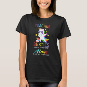 Camiseta Amigas profesoras porque volverse loca sola no es 