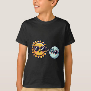 Camiseta Amigos de Sun Moon Total Eclipse Solar 2024 Boys G