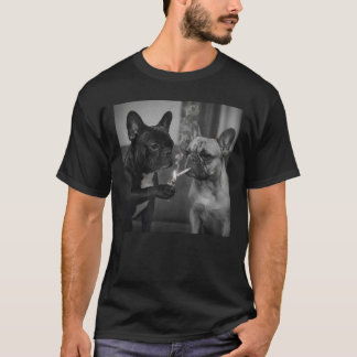 Camiseta Amigos Frenchie Fumando Cigarrillos