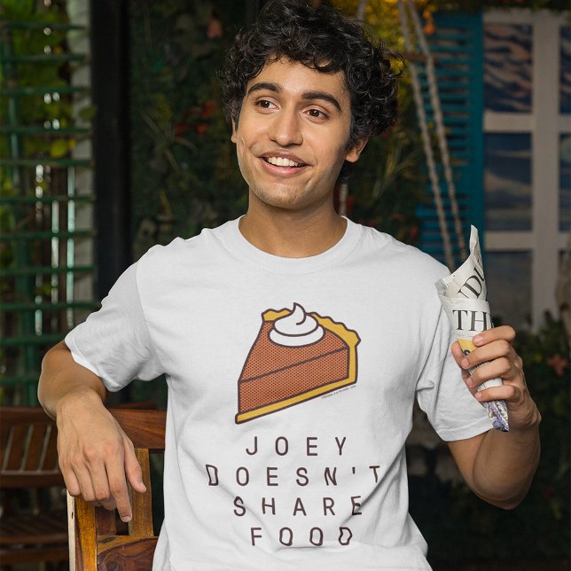 Camiseta AMIGOS™ | Joey no comparte comida (Person wearing shirt)