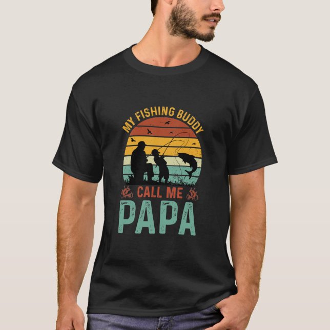 Camiseta Amigos Pescadores Me Llaman Papá (Anverso)