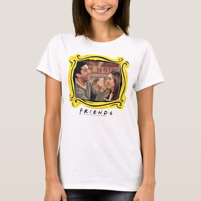 Camiseta AMIGOS™ | Ross hace maquillaje a Rachel (Anverso)