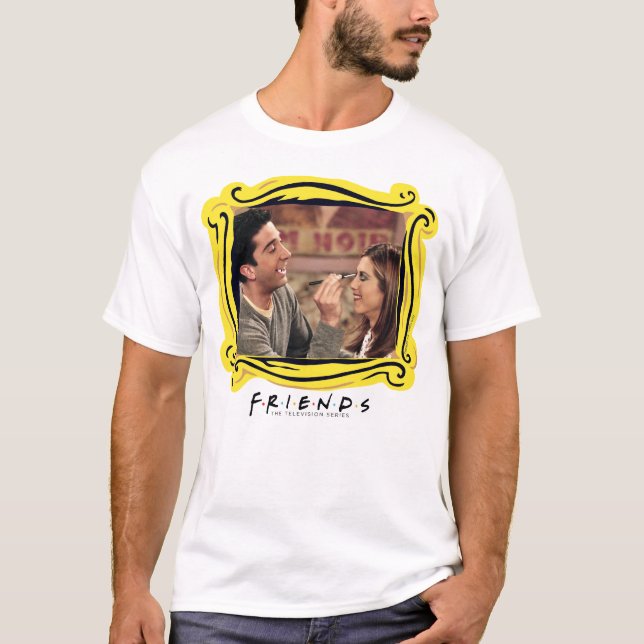 Camiseta AMIGOS™ | Ross hace maquillaje a Rachel (Anverso)