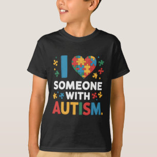 Camiseta Amo a alguien con conciencia del autismo corazón h