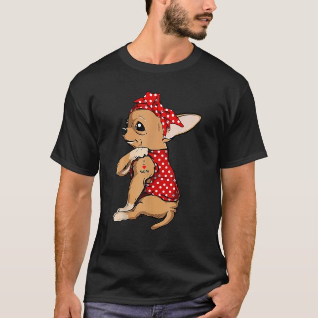 Camiseta Amo A Mamá Tattoo Gracioso Perro Chihuahua Usando  (Anverso)